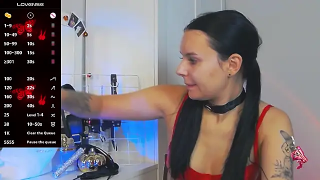 Snapshot of Miss_Vic chatting on 11/12/25, 05:02 Miss Vic online show from 11/12/25, 05:02