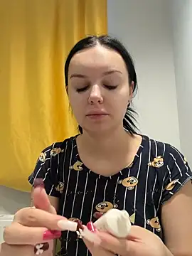 Snapshot of Miss_Vic chatting on 12/21/25, 10:00 Miss Vic online show from 12/21/25, 10:00