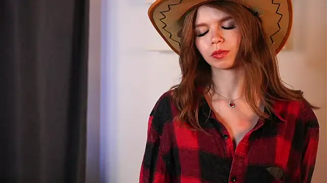 Snapshot of AmityDilley chatting on 10/21/25, 06:47 AmityDilley online show from 10/21/25, 06:47