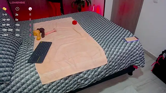 Snapshot of CarolinneFiotti chatting on 09/15/25, 01:55 CarolinneFiotti online show from 09/15/25, 01:55