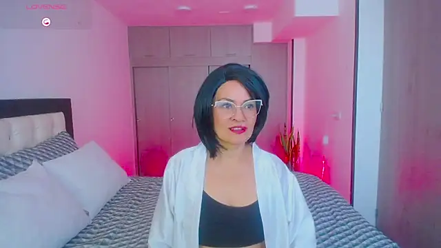 Snapshot of CarolinneFiotti chatting on 09/22/25, 01:24 CarolinneFiotti online show from 09/22/25, 01:24