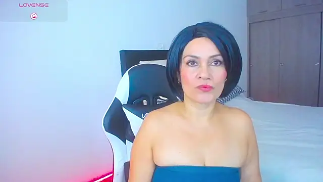 Snapshot of CarolinneFiotti chatting on 11/03/25, 01:56 CarolinneFiotti online show from 11/03/25, 01:56