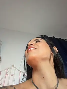 Snapshot of HotAlana_ chatting on 04/20/26, 03:37 HotAlana online show from 04/20/26, 03:37