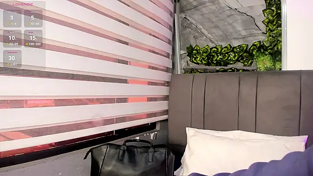 Fernanda liie  online show from 09/22/25, 12:29