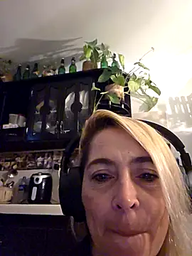 Snapshot of Sara_Valkyri chatting on 09/13/25, 11:37 Sara Valkyri online show from 09/13/25, 11:37