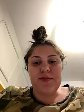 Layla- online show from 09/15/25, 11:16