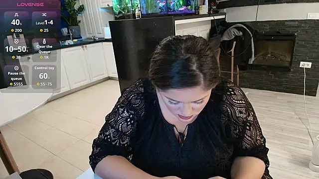 Layla- online show from 10/05/25, 09:24