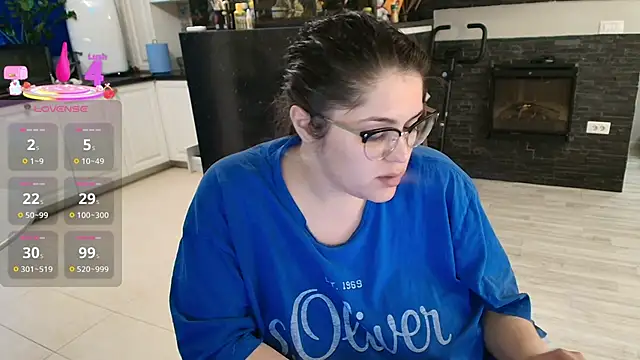 Layla- online show from 04/15/26, 11:06