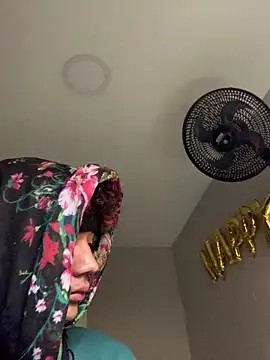 Snapshot of chillcol chatting on 03/19/25, 12:34 chillcol online show from 03/19/25, 12:34