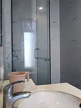 Snapshot of freakydesi chatting on 12/15/25, 05:12 freakydesi online show from 12/15/25, 05:12