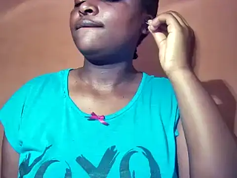 Snapshot of sexyhips2001 chatting on 11/27/25, 10:23 sexyhips2001 online show from 11/27/25, 10:23