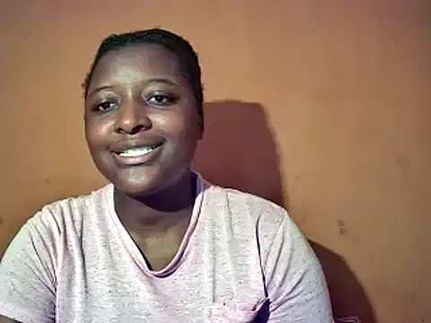 Snapshot of sexyhips2001 chatting on 12/14/25, 05:07 sexyhips2001 online show from 12/14/25, 05:07