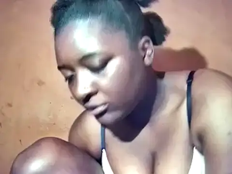 Snapshot of sexyhips2001 chatting on 12/16/25, 10:37 sexyhips2001 online show from 12/16/25, 10:37