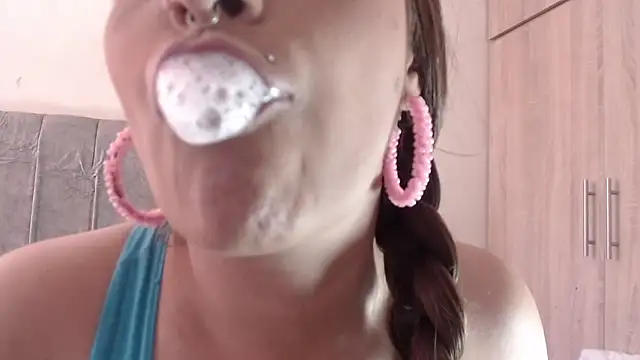 nicollewayne10 online show from 04/24/26, 08:55