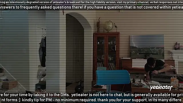 Snapshot of yetieater chatting on 12/12/24, 09:04 yetieater online show from 12/12/24, 09:04