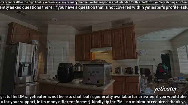 Snapshot of yetieater chatting on 12/16/24, 06:27 yetieater online show from 12/16/24, 06:27