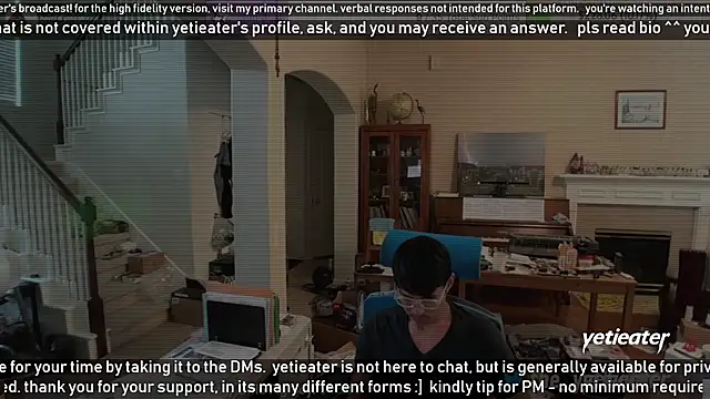 Snapshot of yetieater chatting on 12/23/24, 09:40 yetieater online show from 12/23/24, 09:40