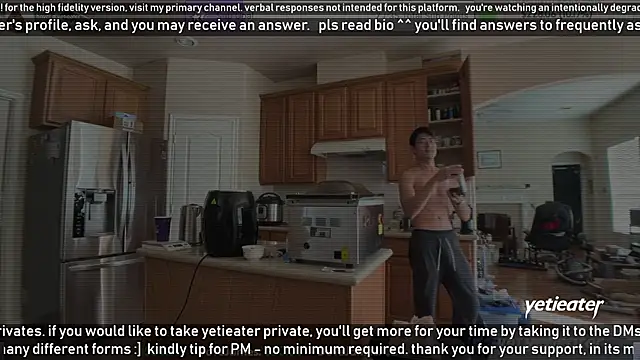 Snapshot of yetieater chatting on 12/31/24, 07:29 yetieater online show from 12/31/24, 07:29