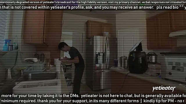 Snapshot of yetieater chatting on 01/02/25, 03:08 yetieater online show from 01/02/25, 03:08