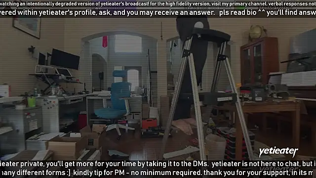 Snapshot of yetieater chatting on 01/03/25, 06:35 yetieater online show from 01/03/25, 06:35