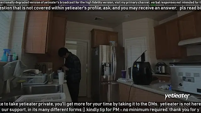 Snapshot of yetieater chatting on 01/09/25, 06:57 yetieater online show from 01/09/25, 06:57
