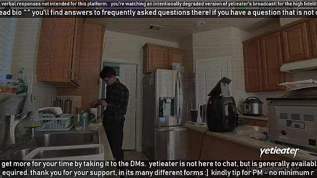 Snapshot of yetieater chatting on 01/13/25, 06:38 yetieater online show from 01/13/25, 06:38