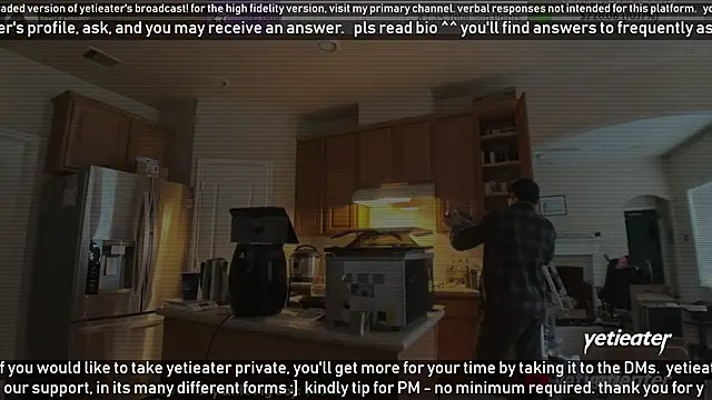 Snapshot of yetieater chatting on 02/14/25, 04:09 yetieater online show from 02/14/25, 04:09