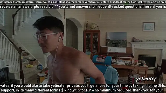 Snapshot of yetieater chatting on 03/10/25, 08:34 yetieater online show from 03/10/25, 08:34