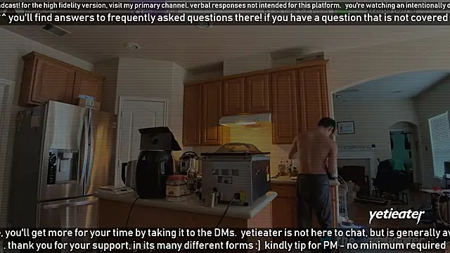 Snapshot of yetieater chatting on 03/18/25, 02:37 yetieater online show from 03/18/25, 02:37