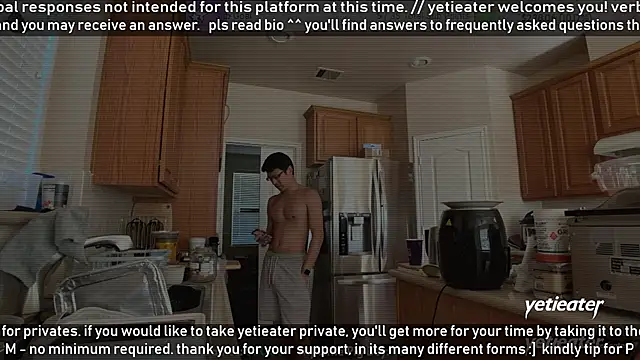 Snapshot of yetieater chatting on 02/06/26, 06:22 yetieater online show from 02/06/26, 06:22