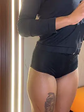 Snapshot of PinkyMoon chatting on 11/24/25, 04:56 PinkyMoon online show from 11/24/25, 04:56