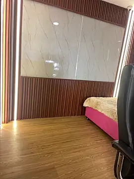 Snapshot of PinkyMoon chatting on 12/19/25, 05:36 PinkyMoon online show from 12/19/25, 05:36