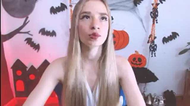 Snapshot of hannah_026 chatting on 10/31/25, 11:22 hannah 026 online show from 10/31/25, 11:22