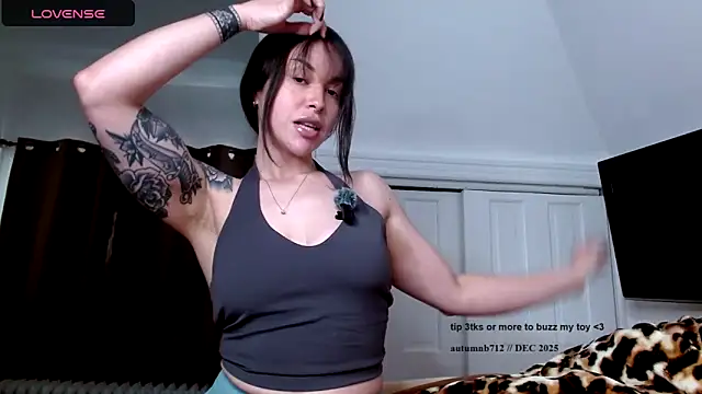 Snapshot of autumnb712 chatting on 12/14/25, 03:28 autumnb712 online show from 12/14/25, 03:28