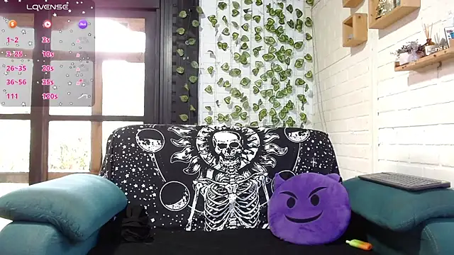 Snapshot of LiraSonnett chatting on 09/15/25, 09:04 LiraSonnett online show from 09/15/25, 09:04