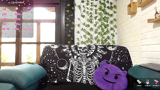 Snapshot of LiraSonnett chatting on 09/24/25, 09:18 LiraSonnett online show from 09/24/25, 09:18