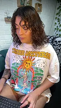 Snapshot of LiraSonnett chatting on 11/29/25, 09:18 LiraSonnett online show from 11/29/25, 09:18