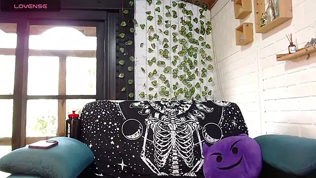 Snapshot of LiraSonnett chatting on 12/01/25, 09:09 LiraSonnett online show from 12/01/25, 09:09