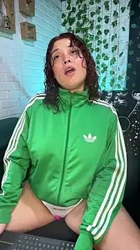 Snapshot of LiraSonnett chatting on 12/14/25, 09:08 LiraSonnett online show from 12/14/25, 09:08