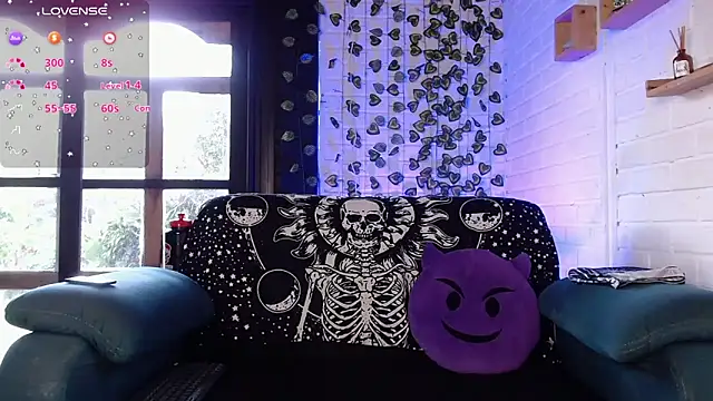 Snapshot of LiraSonnett chatting on 12/15/25, 09:08 LiraSonnett online show from 12/15/25, 09:08