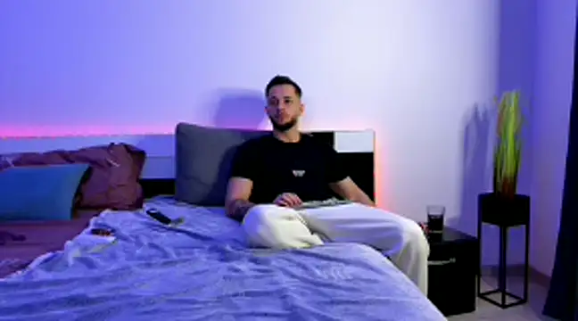 Snapshot of nicholasX1 chatting on 03/12/25, 01:03 nicholasX1 online show from 03/12/25, 01:03