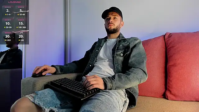 Snapshot of nicholasX1 chatting on 09/25/25, 12:42 nicholasX1 online show from 09/25/25, 12:42