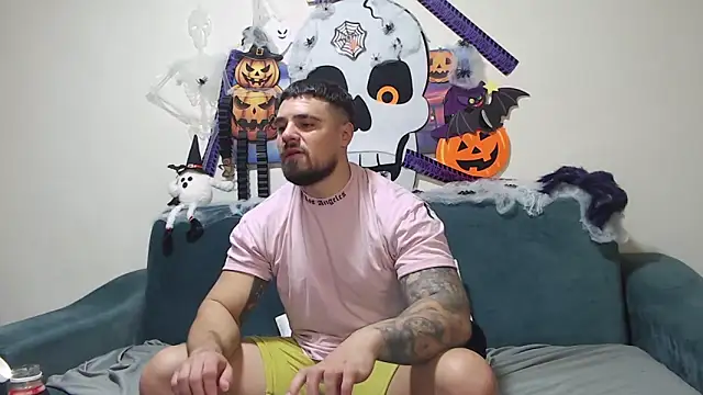 Tiberius hunk online show from 10/30/25, 02:07