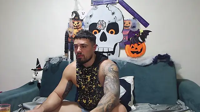 Tiberius hunk online show from 11/04/25, 09:03