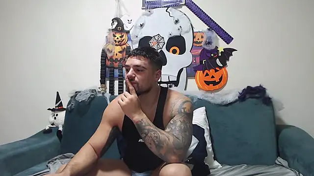 Tiberius hunk online show from 11/05/25, 11:54