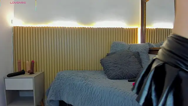 Annie paradise17 online show from 12/21/25, 07:10