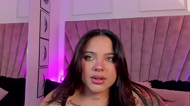 Snapshot of LunaSotto chatting on 10/15/25, 07:47 LunaSotto online show from 10/15/25, 07:47