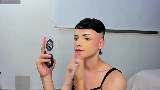 Snapshot of Dylan_Turnerr chatting on 03/07/25, 09:48 Dylan Turnerr online show from 03/07/25, 09:48