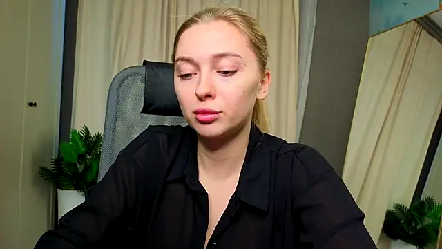 christie luv online show from 12/05/25, 01:09