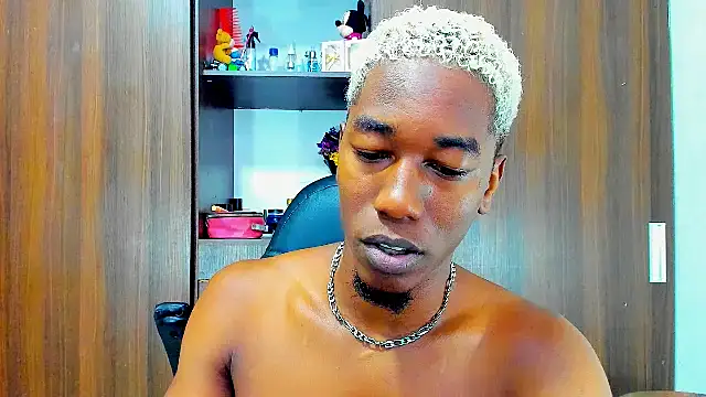 Snapshot of Dreamastercum_ chatting on 10/12/25, 01:21 Dreamastercum online show from 10/12/25, 01:21